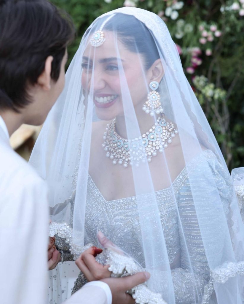 Babar Zaheer Recreates Mahira Khan's Wedding Look