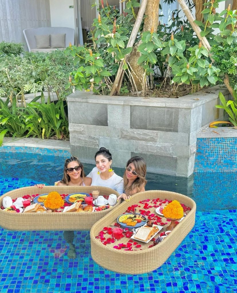 Mawra Hocane Enjoying Vacation In Bali With Friends