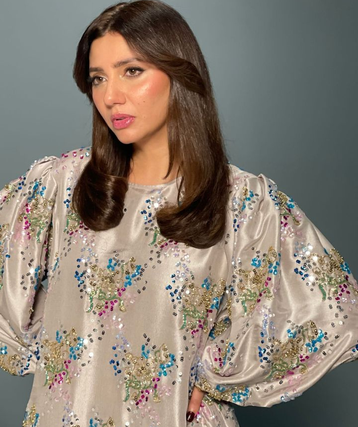 Mahira Khan Shares Details About Her Injury