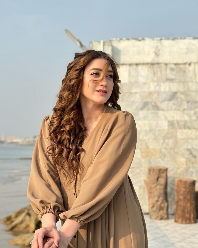 Momina Iqbal Reveals Her Beauty Created Problems For Her