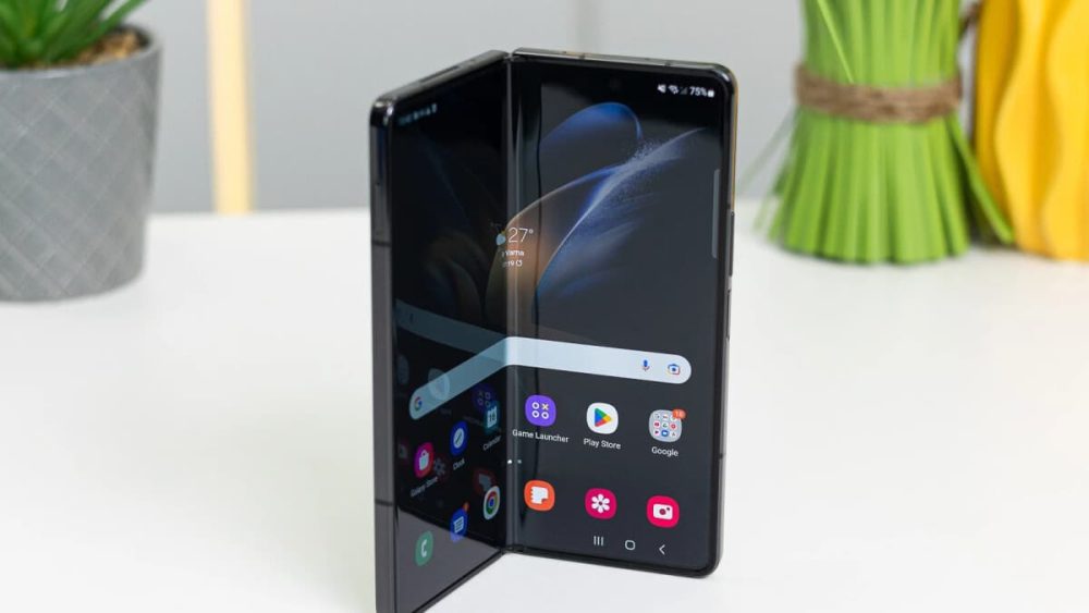 Samsung Galaxy Z Fold 6 Appears in Hands On Image