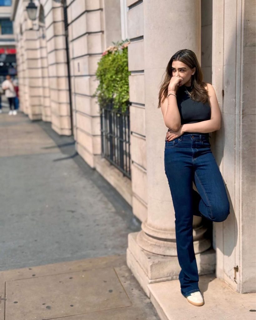 Maira Khan Enjoying Her Vacation In London