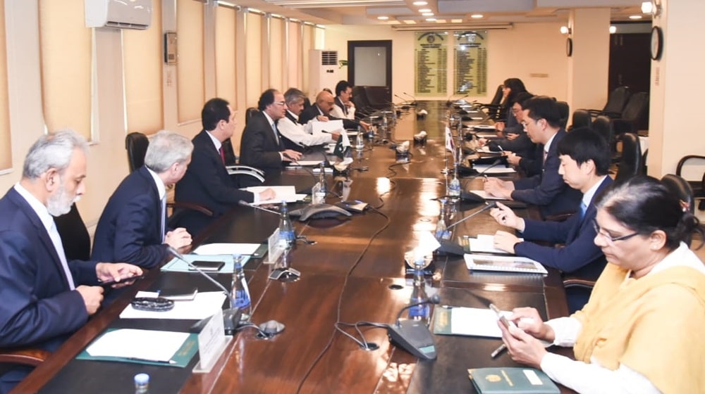 Finance Minister Assures Korean Companies of Resolving Their Issues