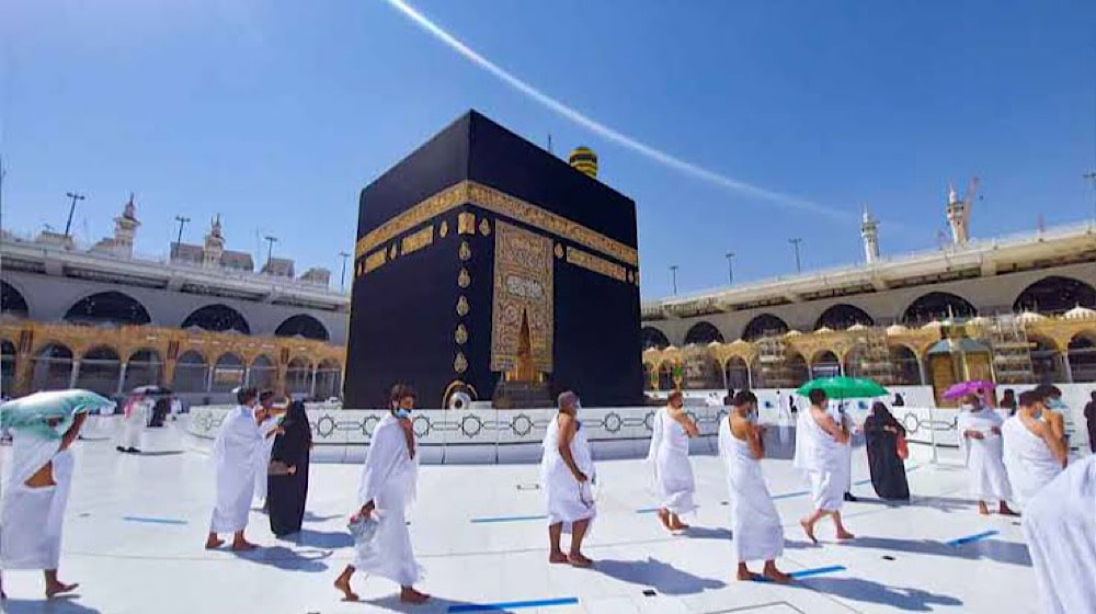 Saudi Arabia Resumes Issuing Umrah Visas