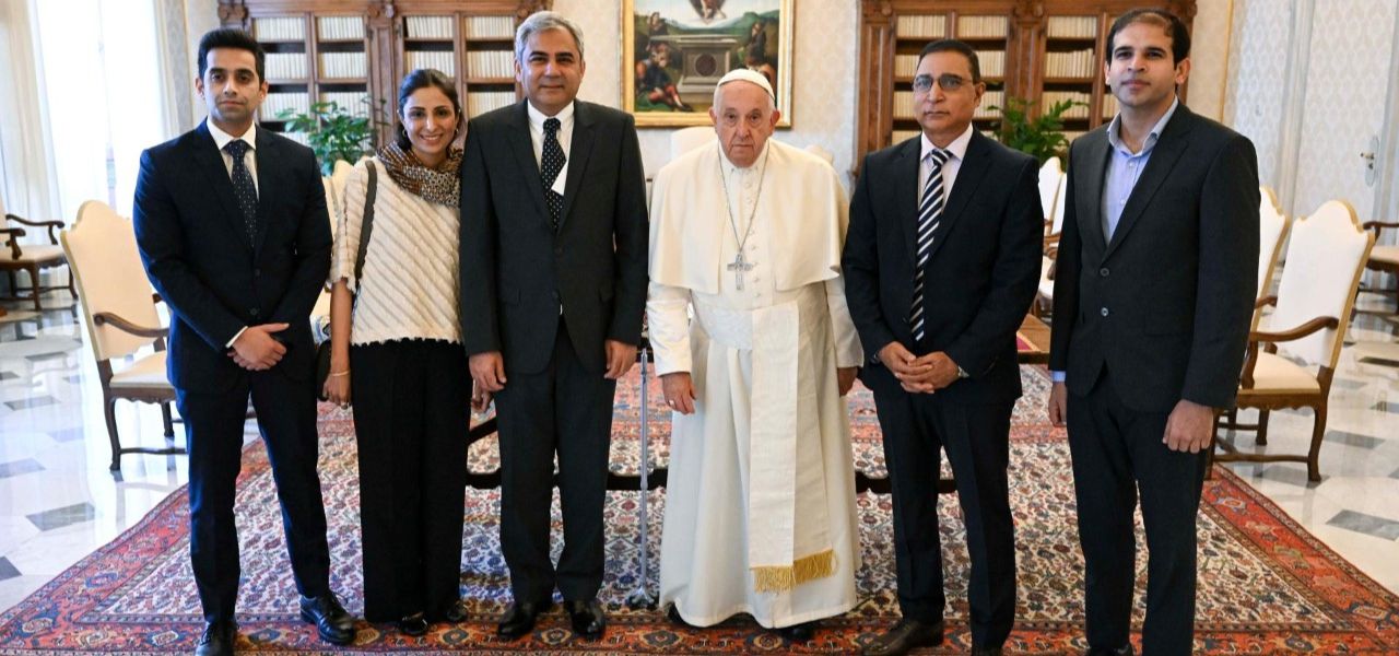 Interior Minister Mohsin Naqvi Met Pope Francis