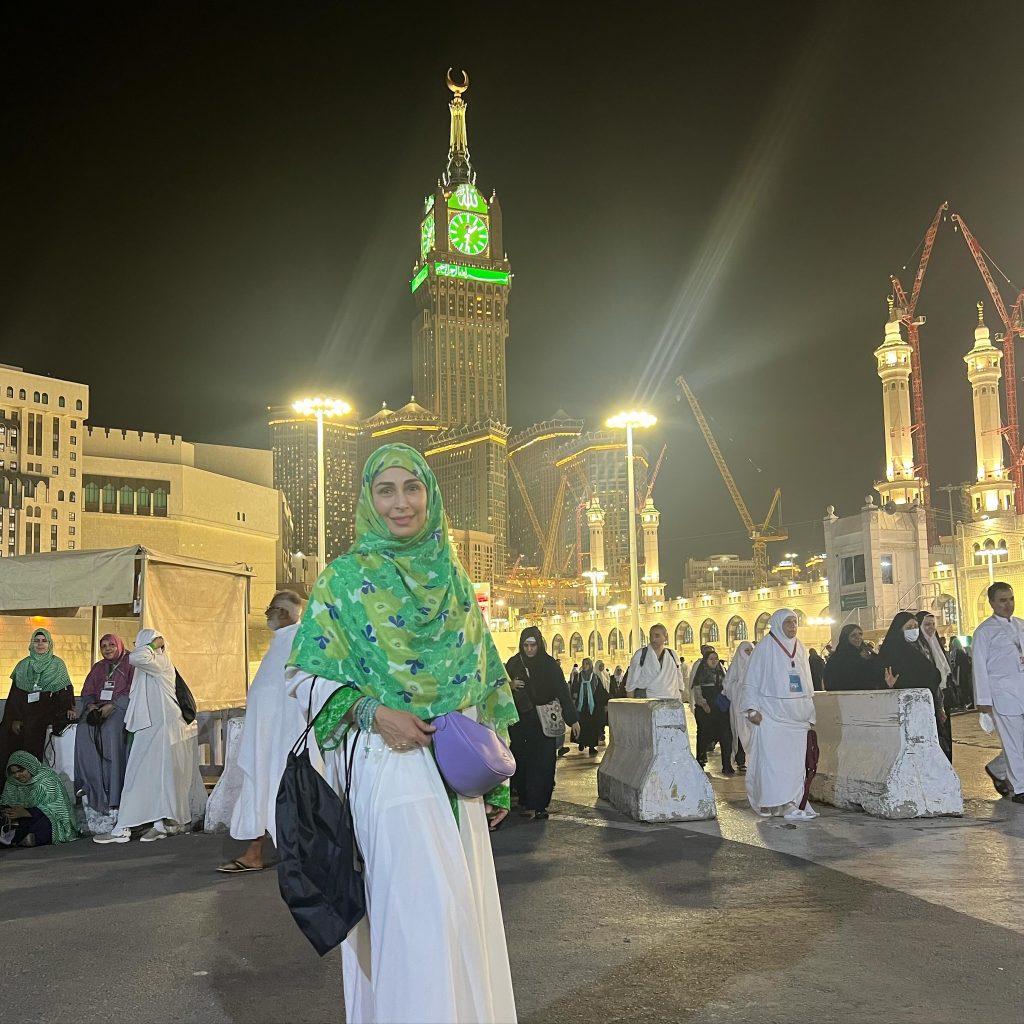 Pakistani Celebrities Performing Hajj 2024