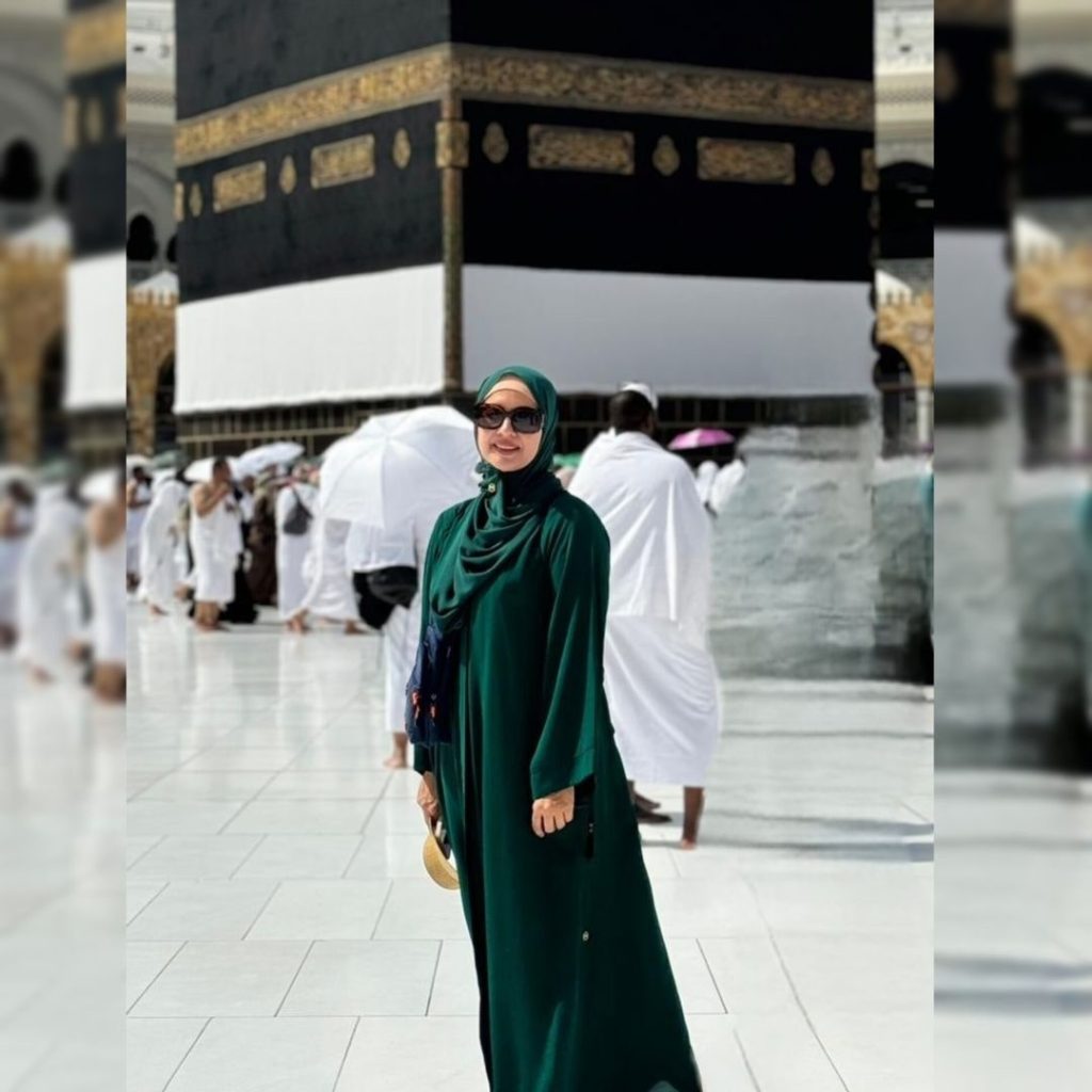 Pakistani Celebrities Performing Hajj 2024