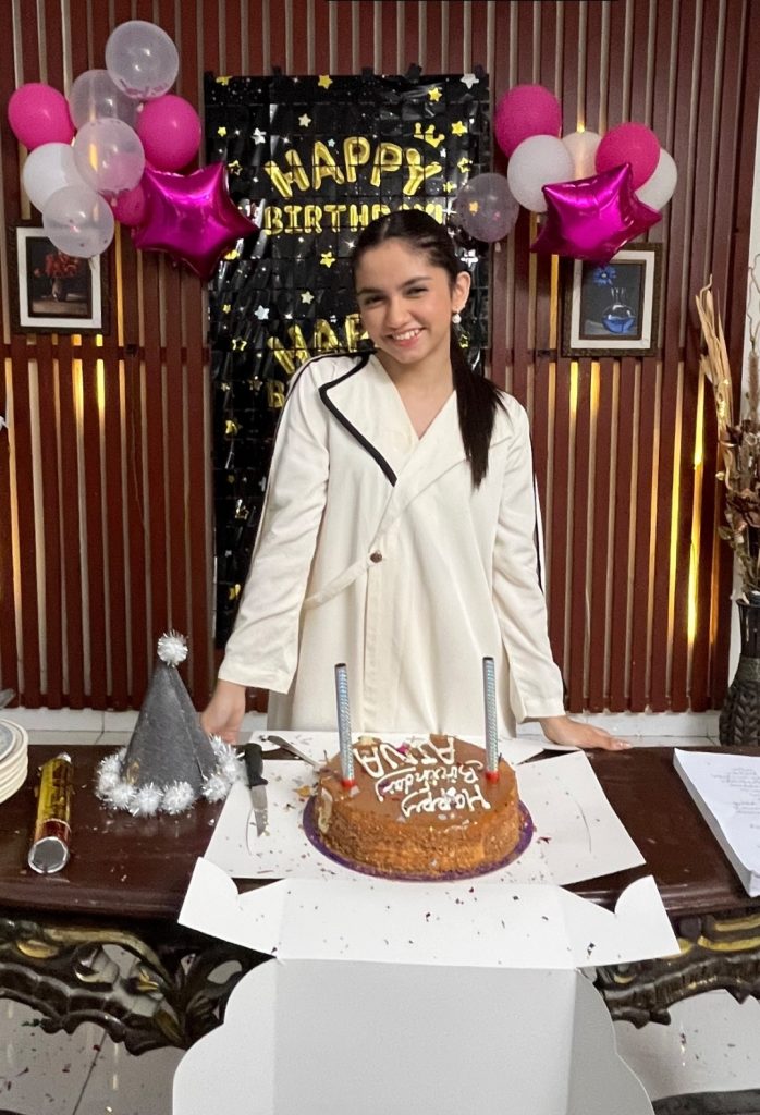 Aina Asif Celebrates Birthday on Drama Set