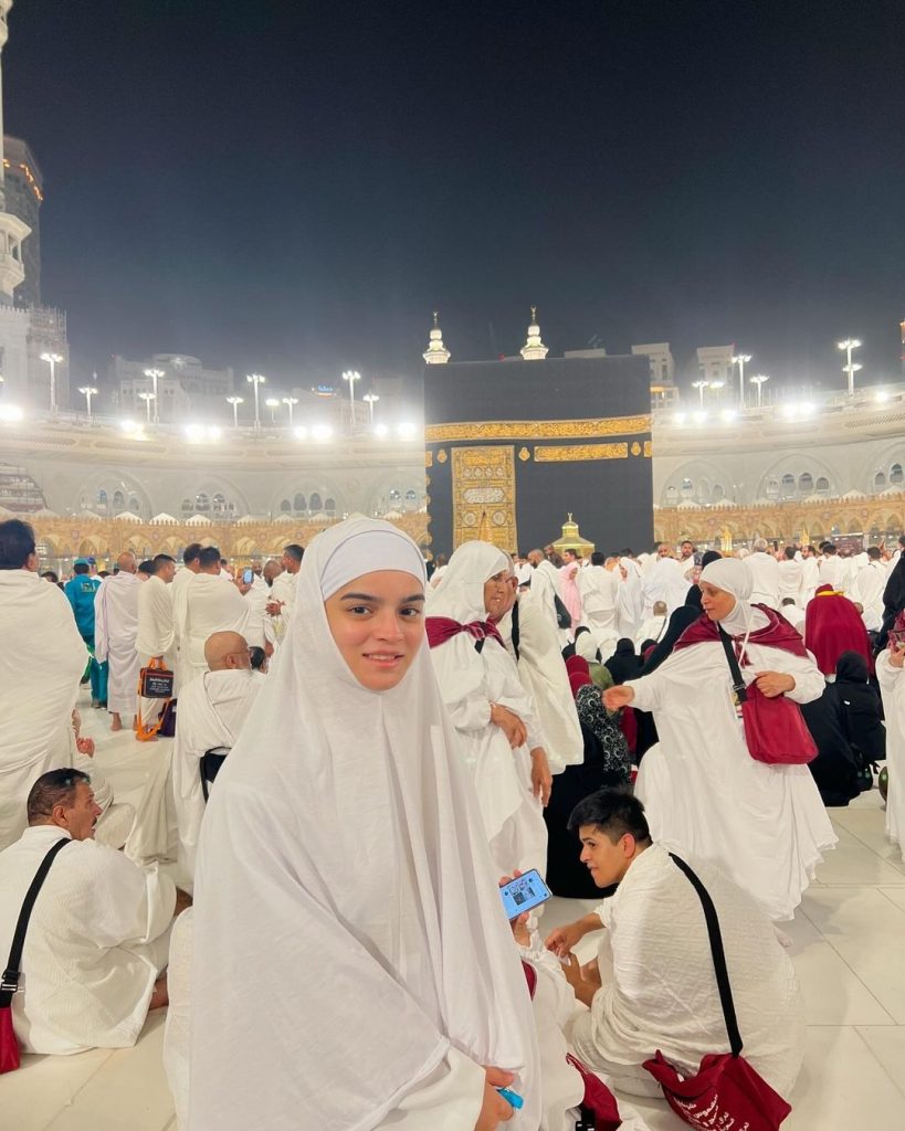 Syeda Aliza Sultan Pictures & Videos from Makkah and Madina