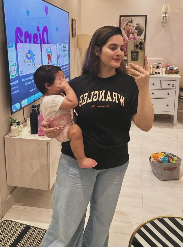 Minal Khan's Adorable Family Pictures