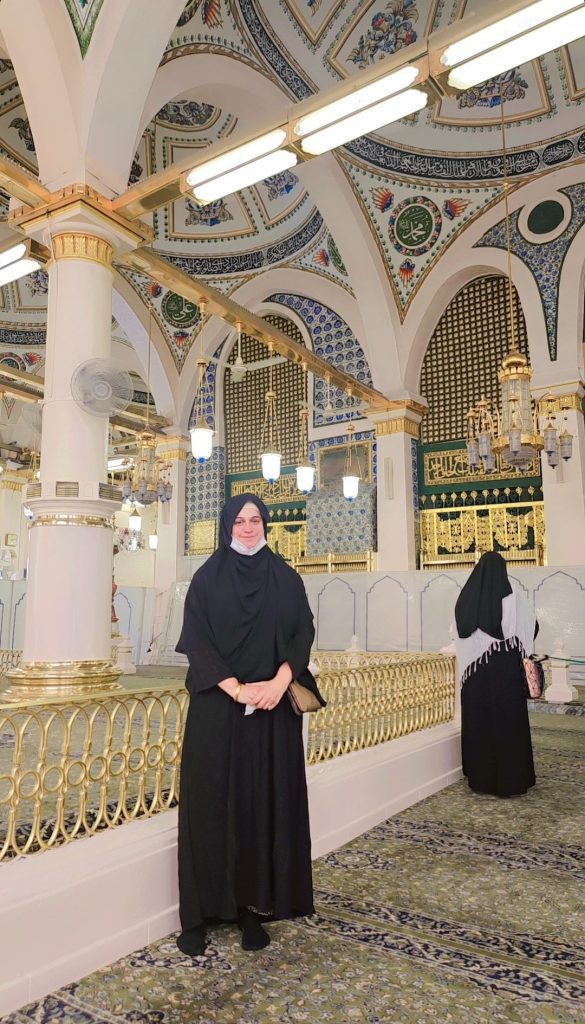 Noor Bukhari Umrah Trip Pictures with Daughter & Family