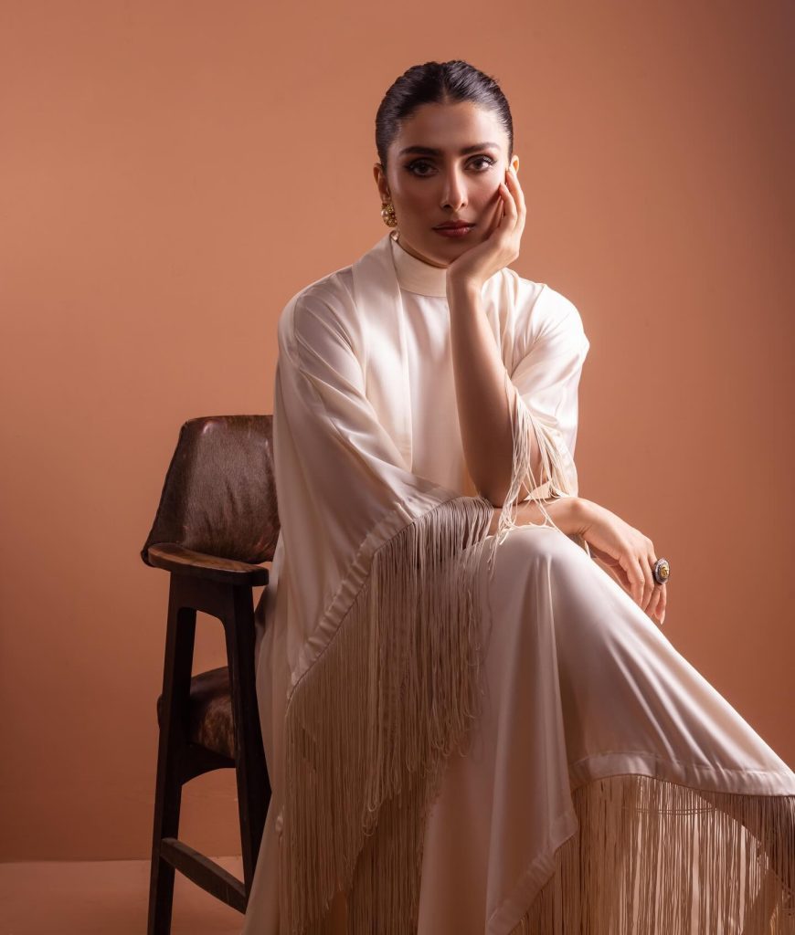 Ayeza Khan Imitates Kareena Kapoor Khan As Her Inspiration