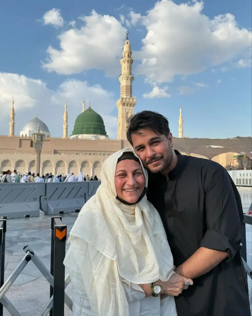 Asim Azhar Celebrates Birthday in Madina With Parents