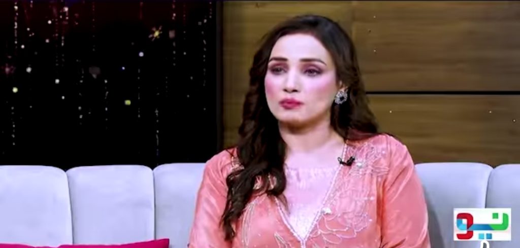 Anchor Ayesha Naz’s Regret after Losing Her Sister