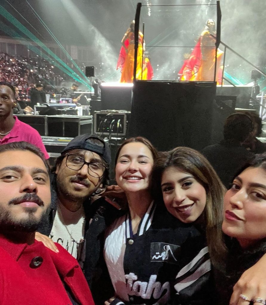 Hania Aamir Shares Pictures from Diljit Dosanjh's Concert