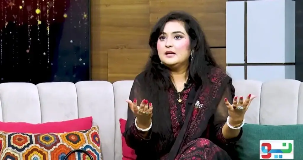 Sara Raza Khan Unimpressed by Aima Baig’s Singing Skills