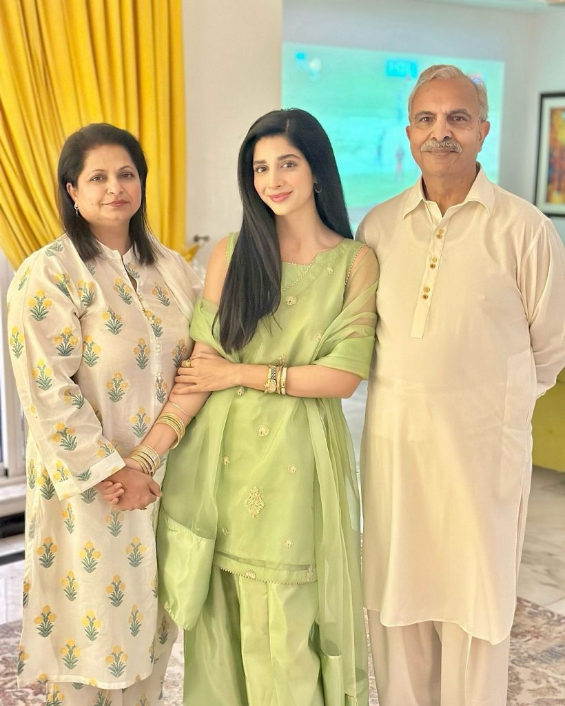 Urwa Hocane and Marwa Hocane New Pictures with Their Partners