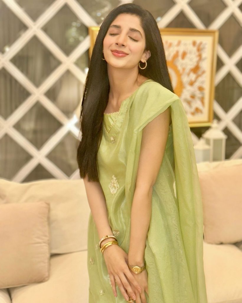 Urwa Hocane and Marwa Hocane New Pictures with Their Parents