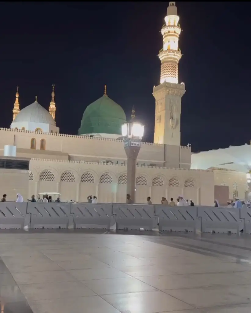 Asim Azhar Celebrates Birthday in Madina With Parents