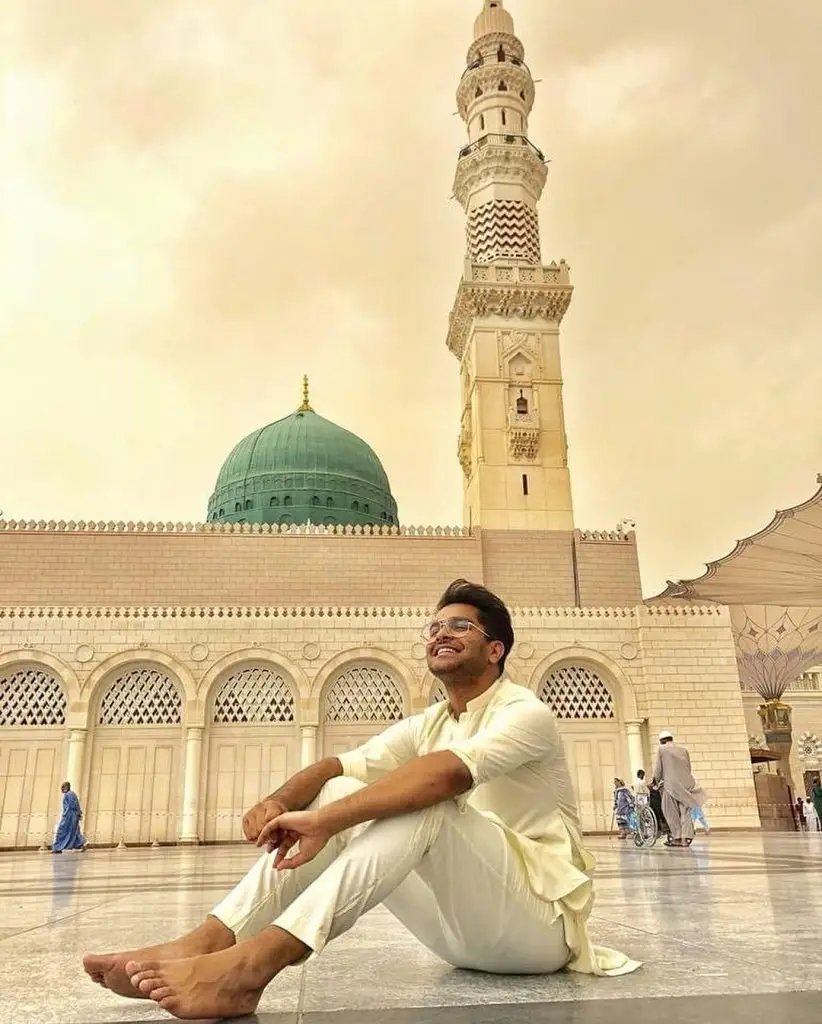 Asim Azhar Celebrates Birthday in Madina With Parents