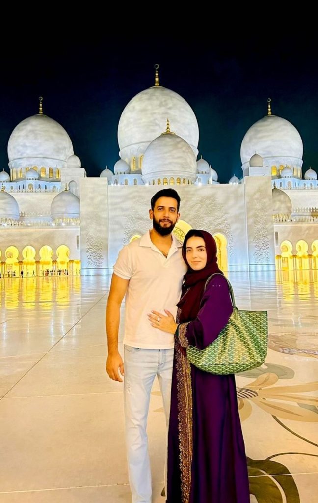 Cricketer Imad Wasim Performed Umrah with Family