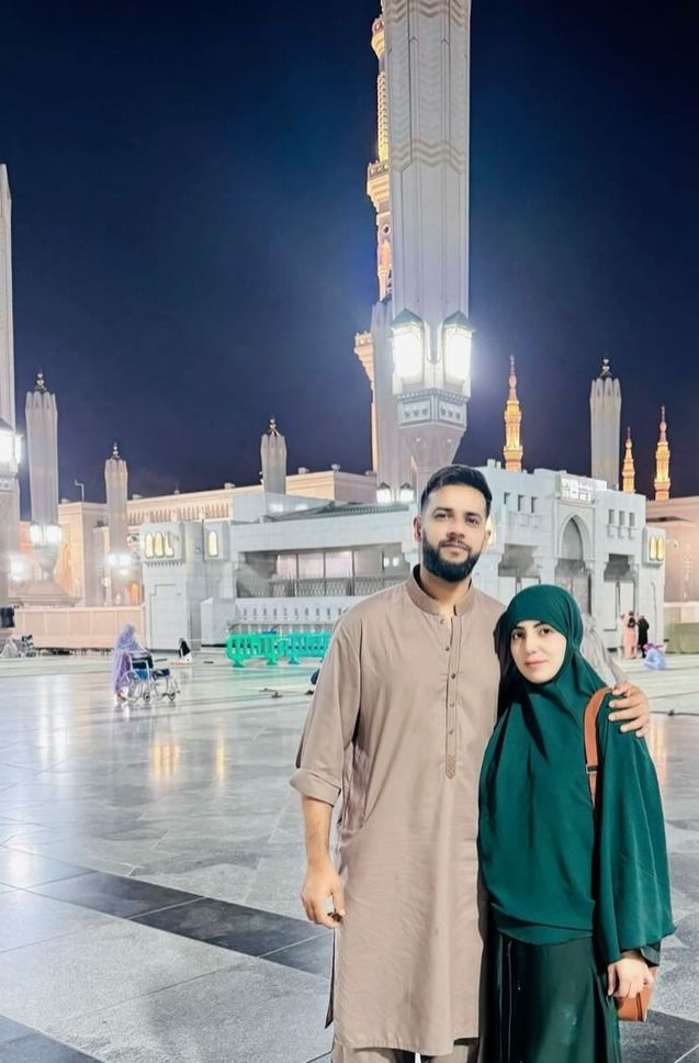 Cricketer Imad Wasim Performed Umrah with Family