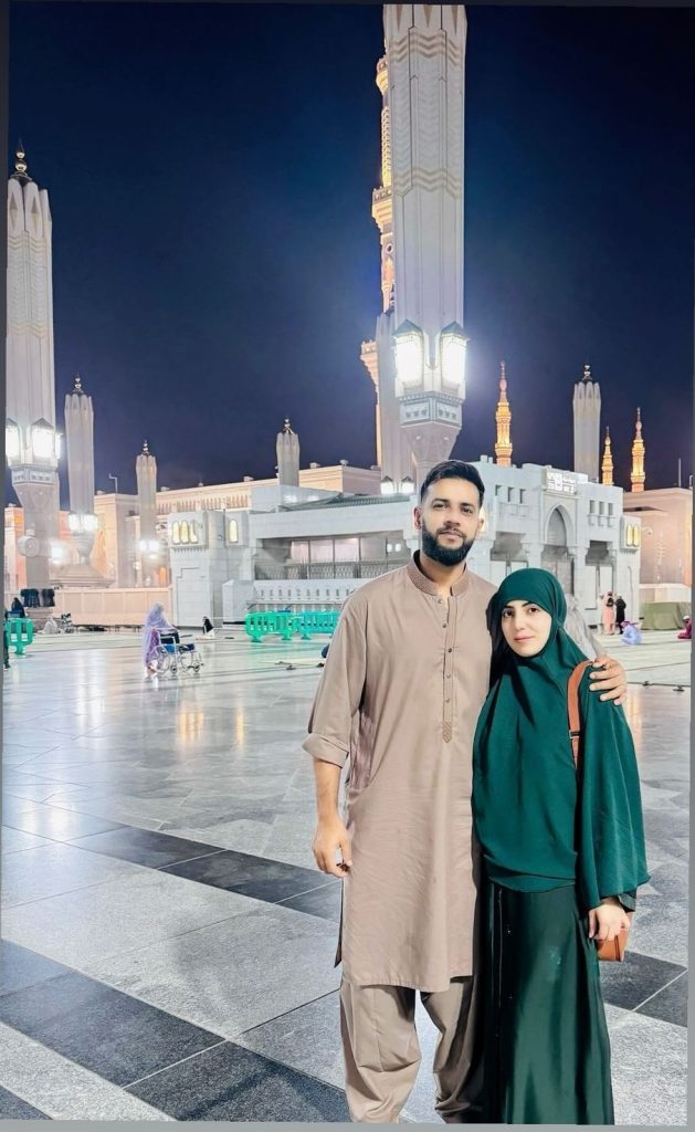 Cricketer Imad Wasim Performed Umrah with Family