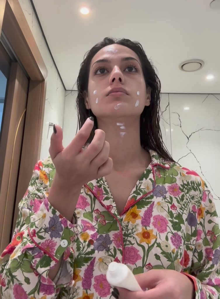 Iqra Aziz Shares Her Go To Make Up Look