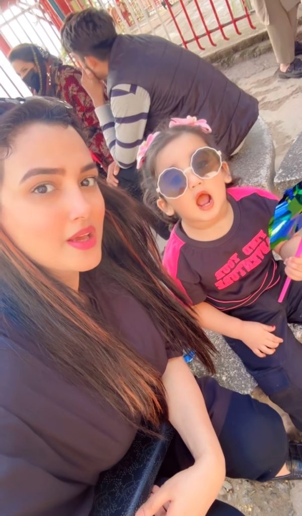 Kiran Tabeir Cute Pictures With Daughter from Murree