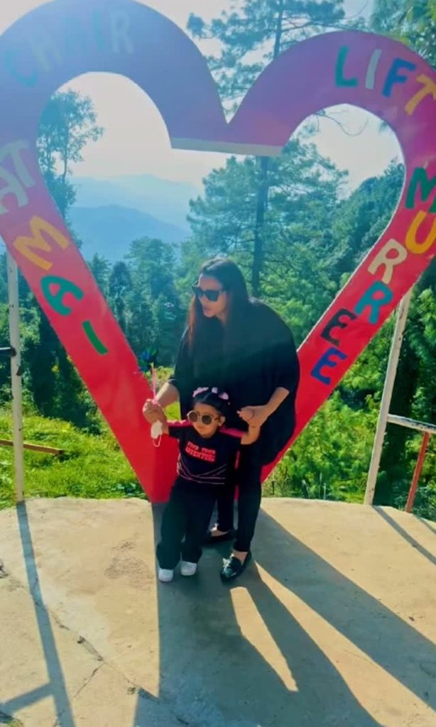 Kiran Tabeir Cute Pictures With Daughter from Murree