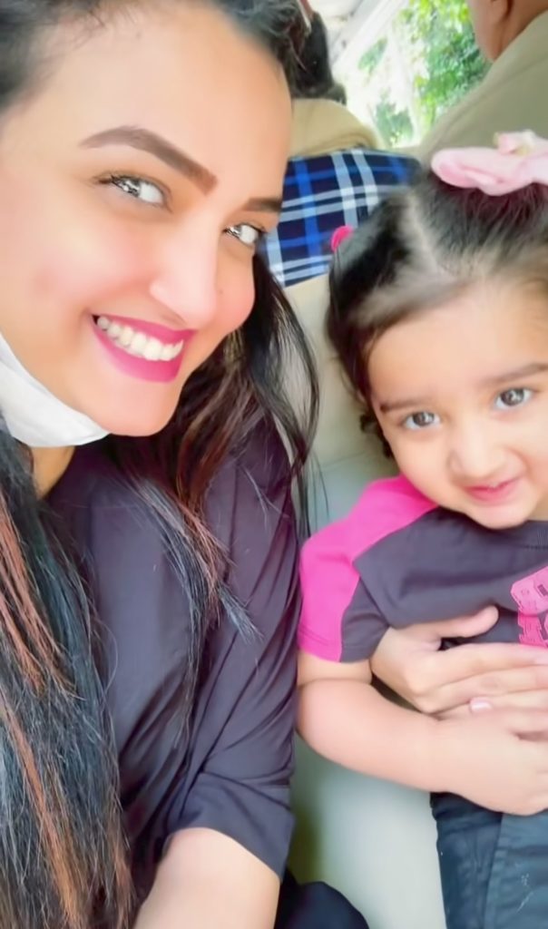 Kiran Tabeir Cute Pictures With Daughter from Murree