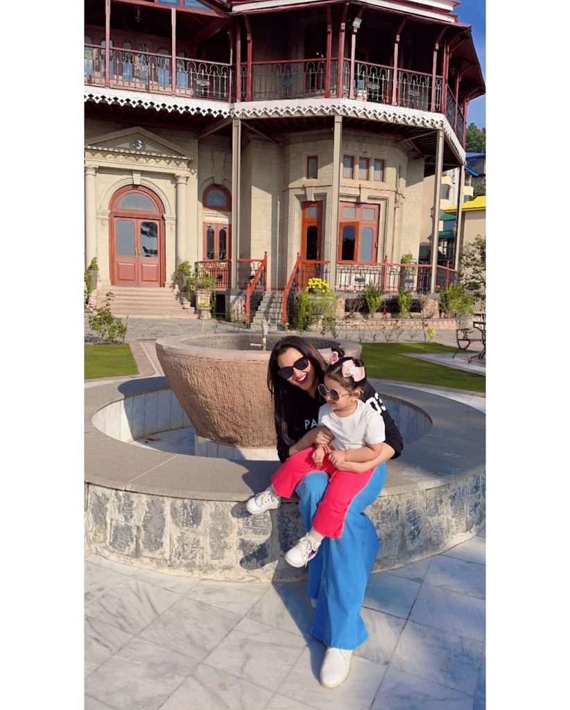 Kiran Tabeir Cute Pictures With Daughter from Murree