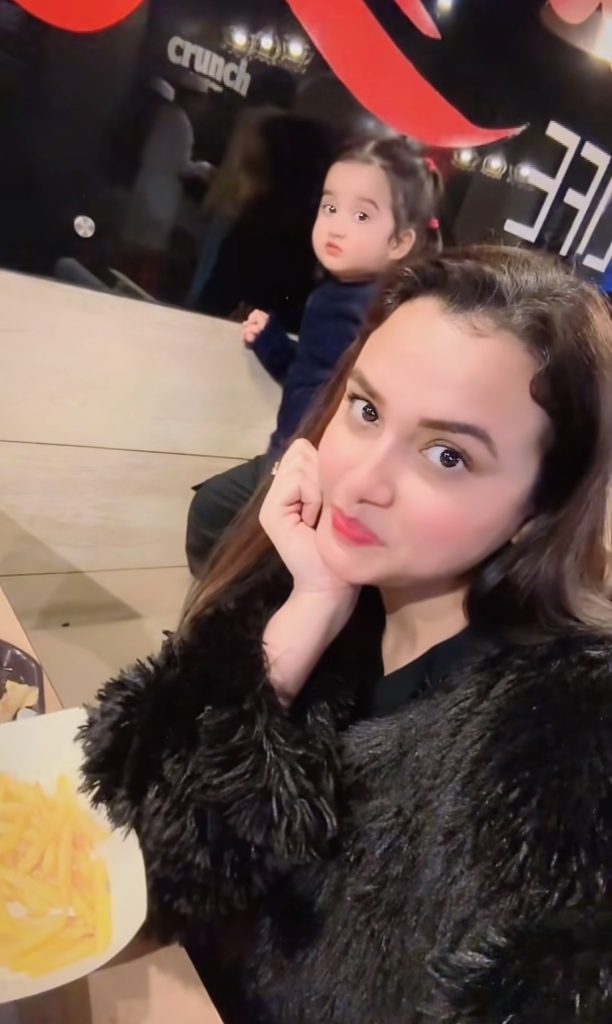 Kiran Tabeir Cute Pictures With Daughter from Murree