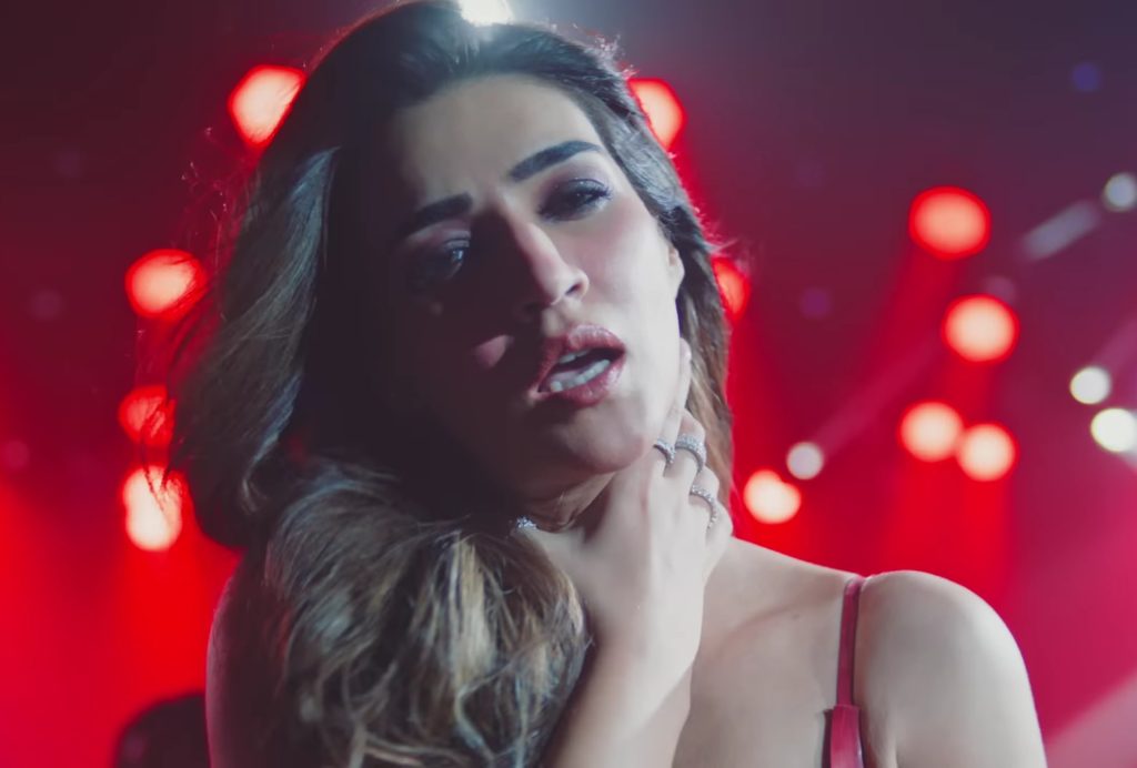 Kriti Sanon Copies Reshma Jee's Iconic Song Akhiyaan De Kol