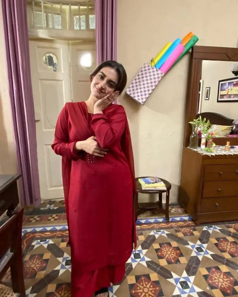 Hiba Bukhari Shares Memorable Pictures from Jaan Nisar Set