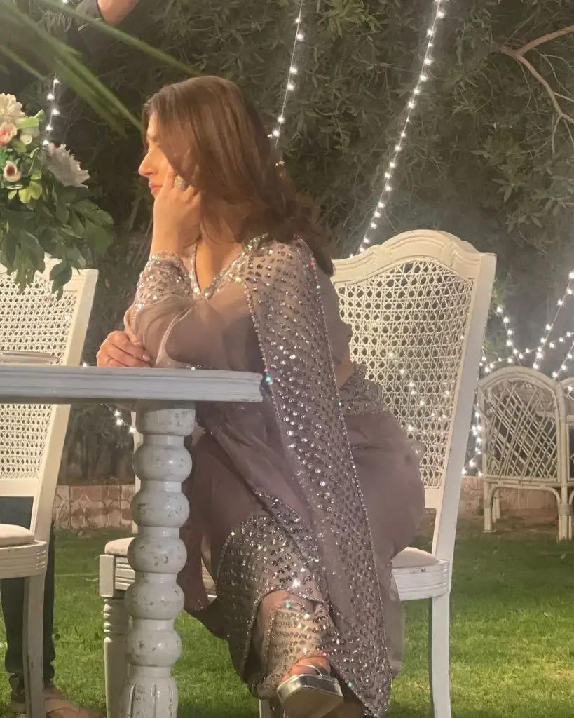 Hiba Bukhari Shares Memorable Pictures from Jaan Nisar Set