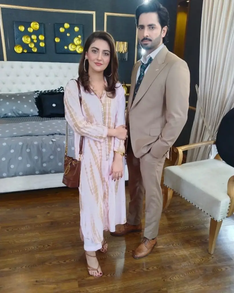 Hiba Bukhari Shares Memorable Pictures from Jaan Nisar Set