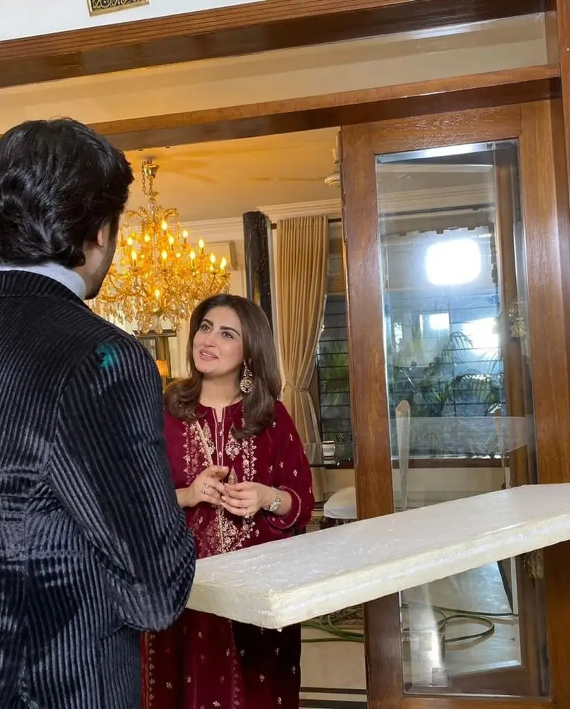 Hiba Bukhari Shares Memorable Pictures from Jaan Nisar Set