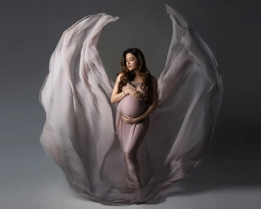 Aymen Saleem Pregnancy Photoshoot