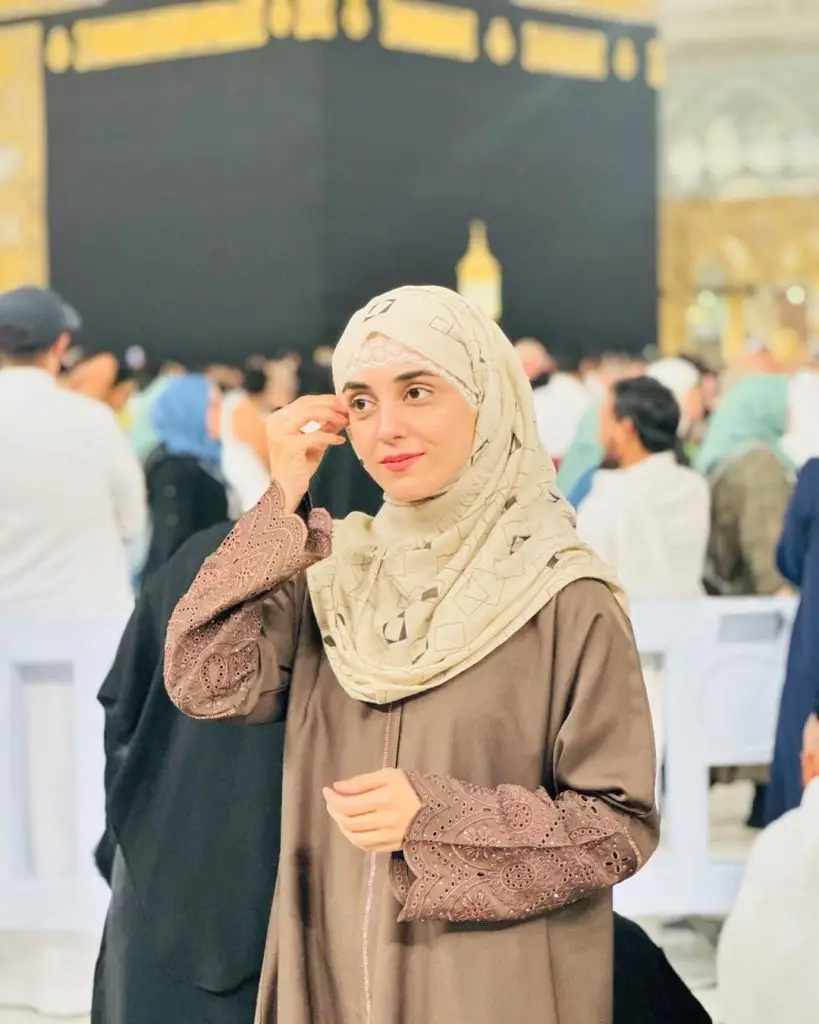 Maya Ali Shares Beautiful Pictures from Her Umrah