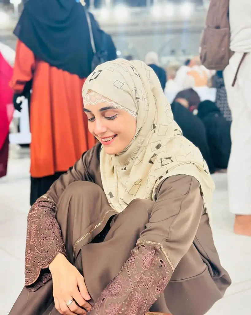 Maya Ali Shares Beautiful Pictures from Her Umrah