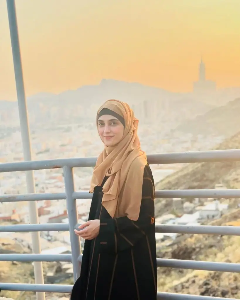 Maya Ali Shares Beautiful Pictures from Her Umrah