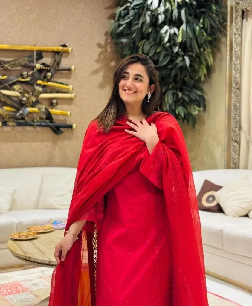 Singer Nimra Mehra Performs Umrah