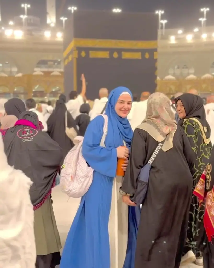 Shazeal Shoukat Performs Umrah