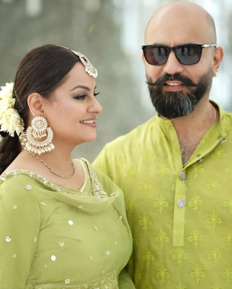 juvaria-abbasi-photoshoot-with-husband-from-a-wedding