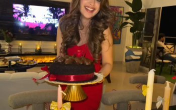 minal-khan-shares-clicks-from-star-studded-christmas-dinner