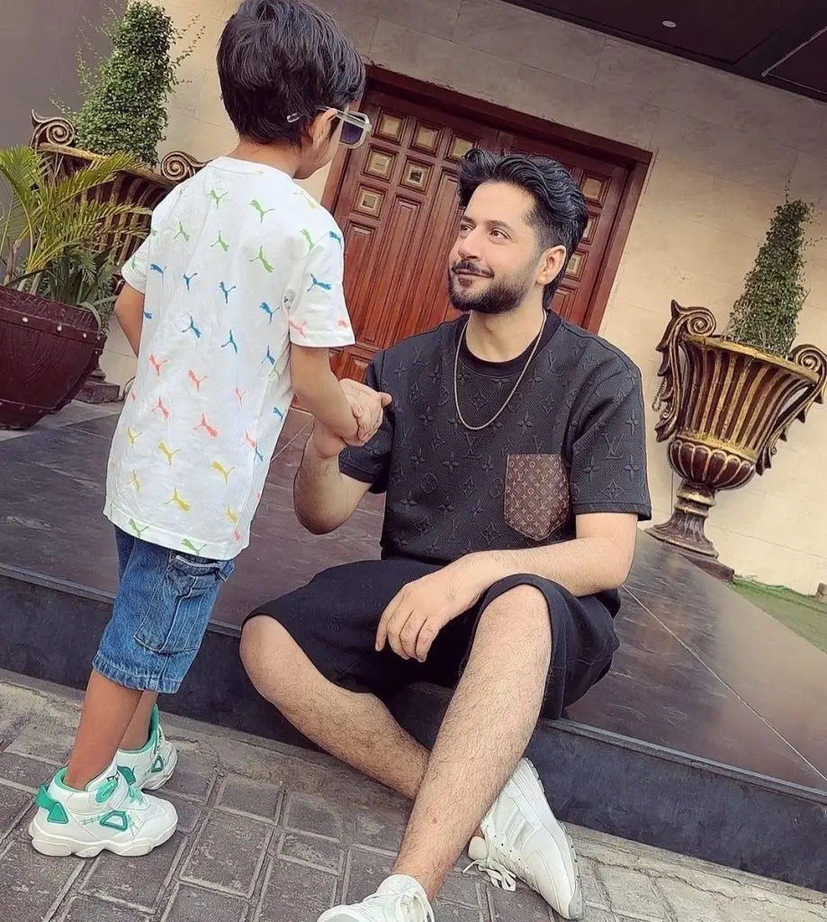 Imran Ashraf's Emotional Message on Parenting Praised