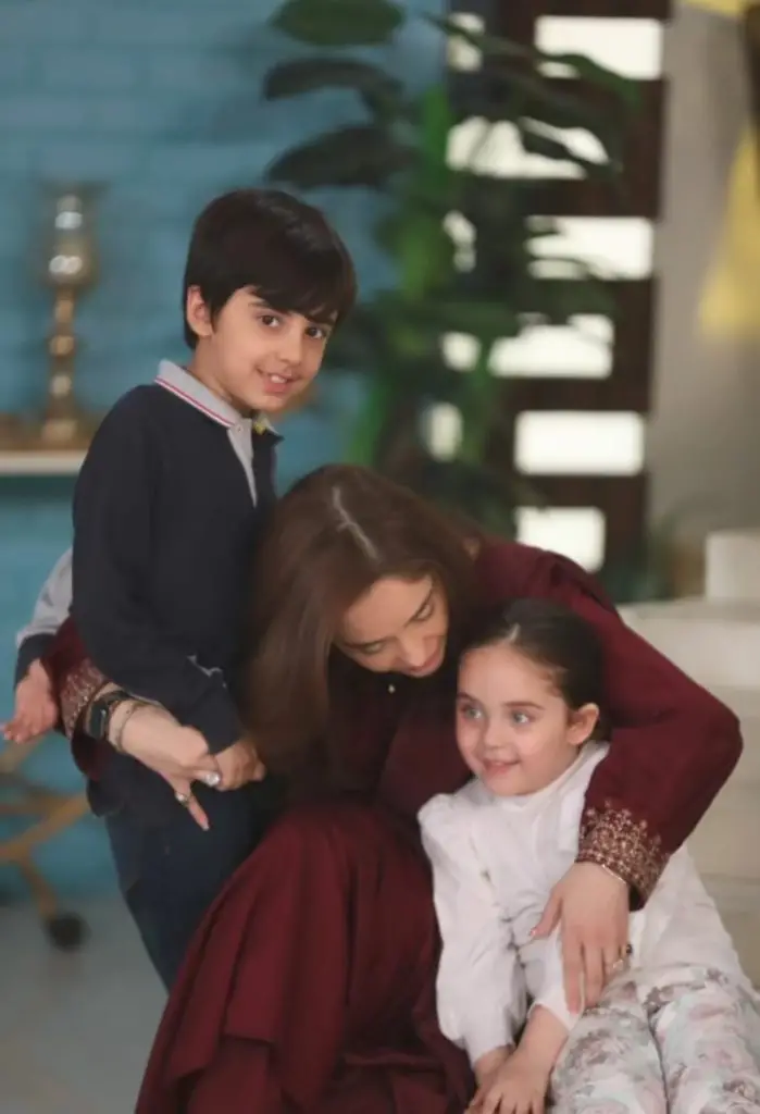 Juggan Kazim Adorable Pictures with Her Kids