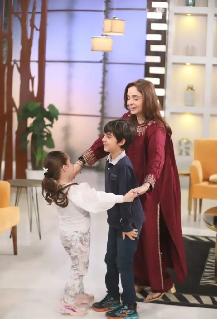 Juggan Kazim Adorable Pictures with Her Kids