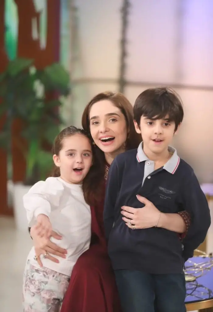 Juggan Kazim Adorable Pictures with Her Kids